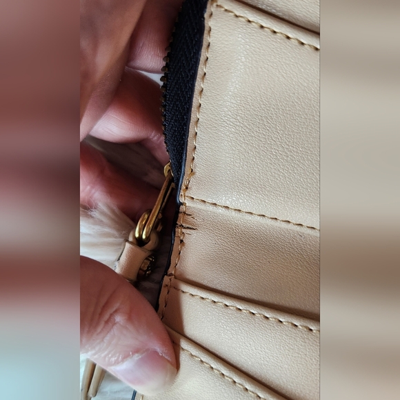 Anne Klein Chic Black CardWallet with Gold Lion Detail Black And Cream Coin - Picture 7 of 8